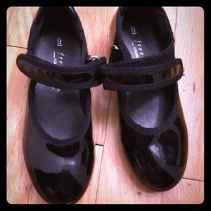 Very gently used tap shoes